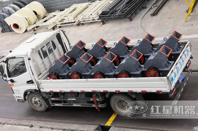 成批PC小型錘式破碎機(jī)發(fā)貨
