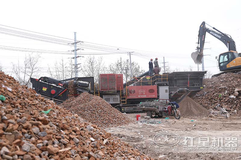 履帶移動(dòng)反擊破處理磚粉垃圾現(xiàn)場