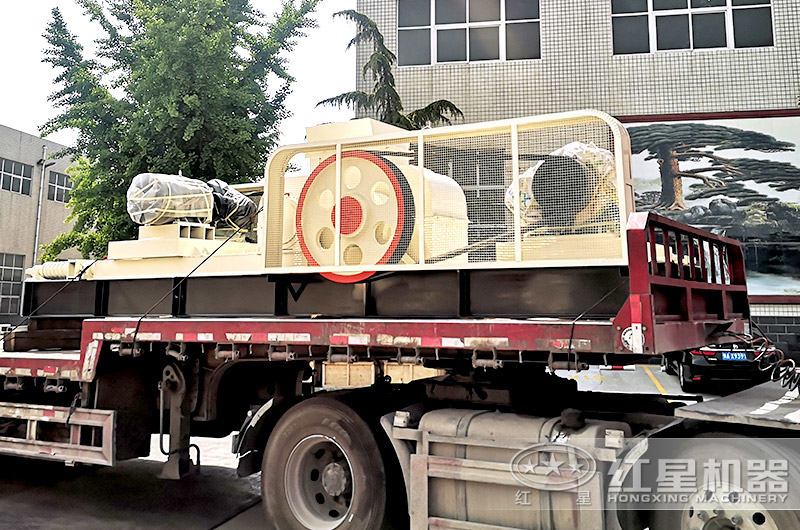 紅星機器齒輥破碎機發貨中