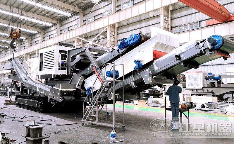 車(chē)間裝配的履帶錘式移動(dòng)破碎機(jī)