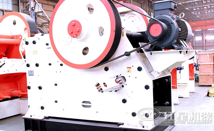 顎式破碎機近景圖 顎式破碎機近景圖