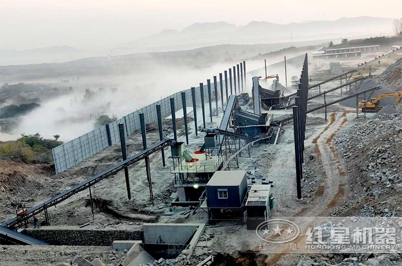 以青石為原料的砂石場(chǎng)