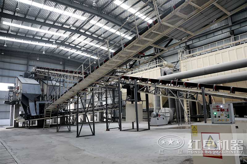 右側(cè)為兩臺車間除塵器