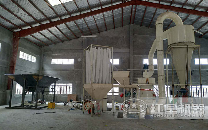 方解石磨粉設(shè)備現(xiàn)場(chǎng)一