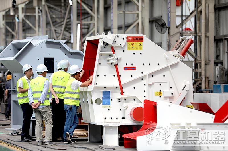 投資砂石場的客戶考察加工設備