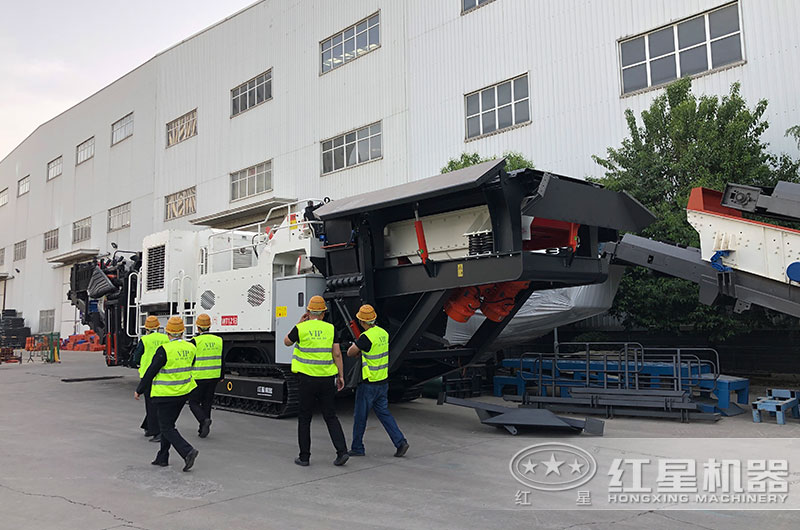 客戶來廠考察移動破碎機設備