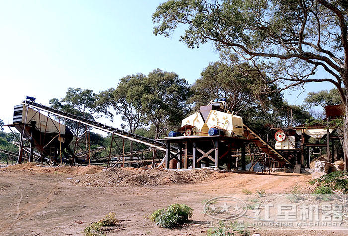 反擊式破碎機(jī)現(xiàn)場安裝中