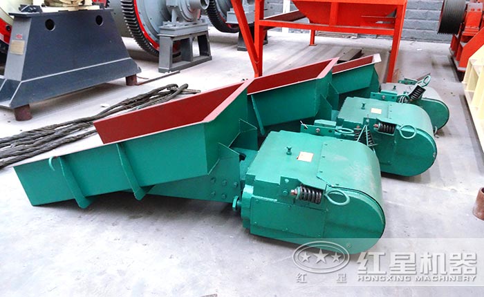 起著同等重要的給料機(jī) 起著同等重要的給料機(jī)