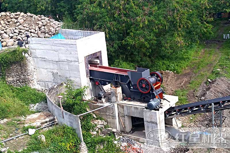 顎式粉碎機安裝現(xiàn)場 顎式粉碎機安裝現(xiàn)場