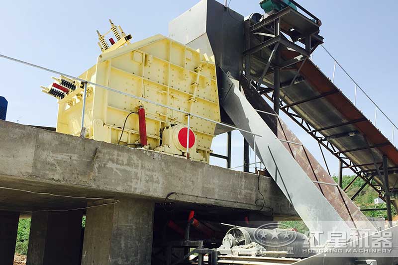 反擊式粉碎機安裝現(xiàn)場 反擊式粉碎機安裝現(xiàn)場