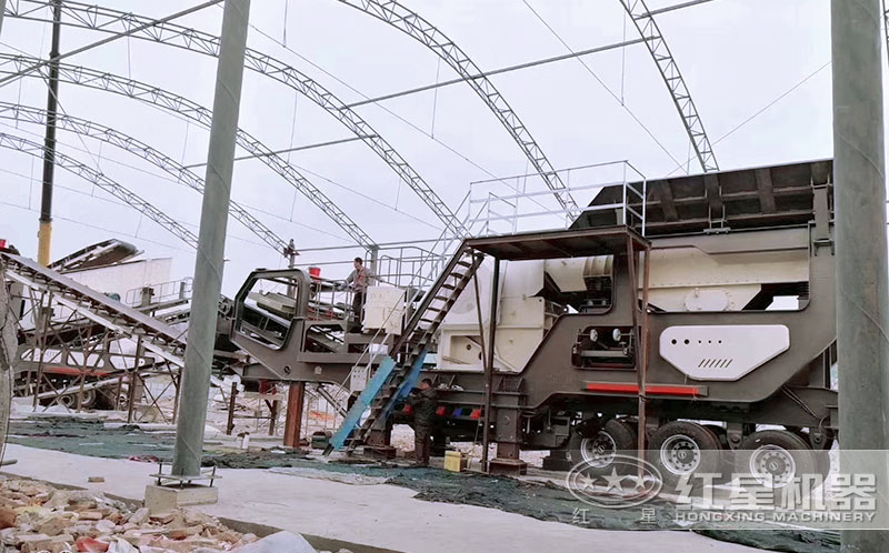 大型車載移動式粉石機用戶投產現場