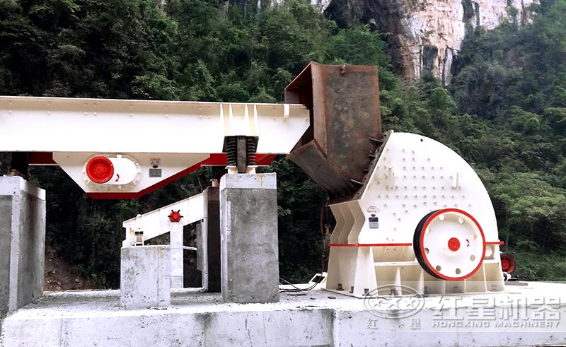 錘式石頭破碎機安裝現場 錘式石頭破碎機安裝現場