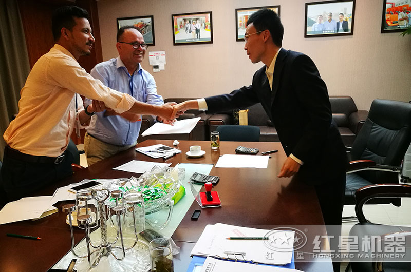 紅星與用戶簽約現場