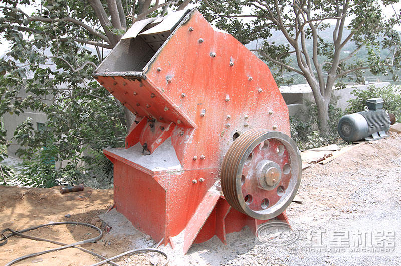 小型錘式破碎機生產現場