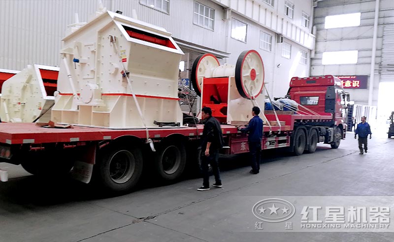 紅星1010反擊式破碎機發貨現場