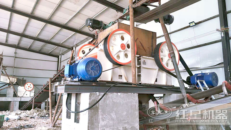 小型顎式粉碎機客戶現場一
