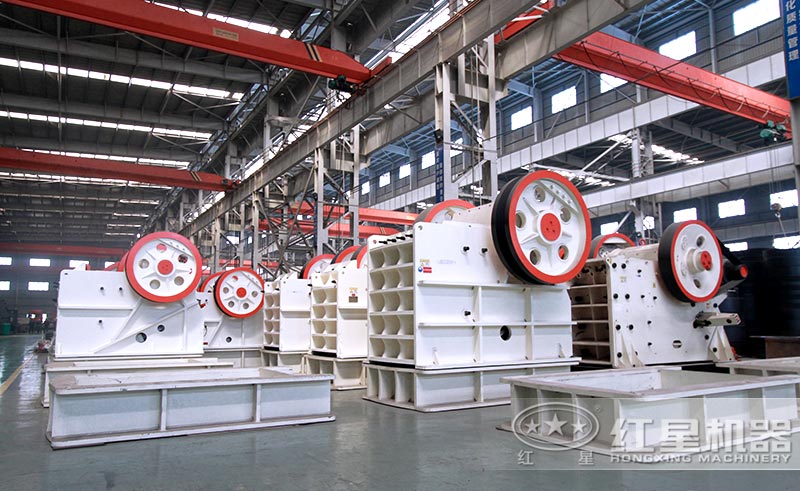 顎式破碎機是比較常見的粉碎石頭機器