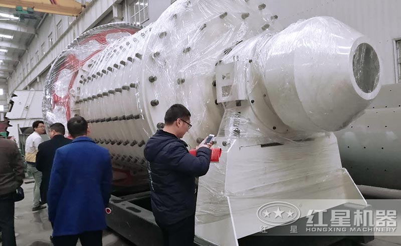 客戶來廠考察球磨機 客戶來廠考察球磨機