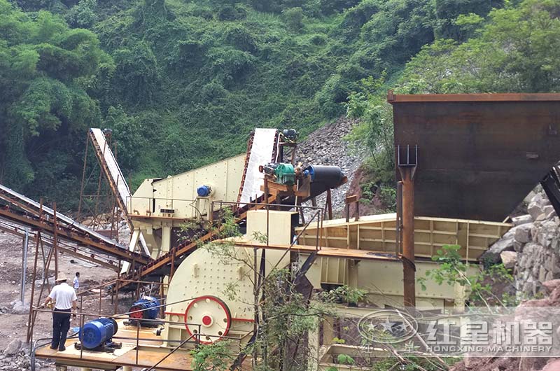 錘式夾石機(jī)現(xiàn)場(chǎng)實(shí)拍 錘式夾石機(jī)現(xiàn)場(chǎng)實(shí)拍