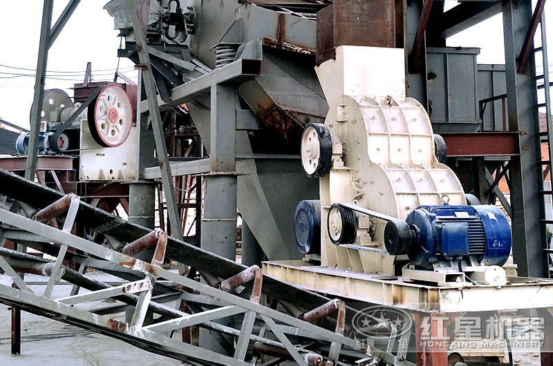 雙極粉碎機(jī)現(xiàn)場(chǎng)作業(yè) 雙極粉碎機(jī)現(xiàn)場(chǎng)作業(yè)