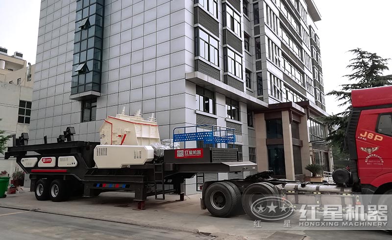 紅星機(jī)器建筑垃圾粉碎機(jī)正準(zhǔn)確發(fā)貨中