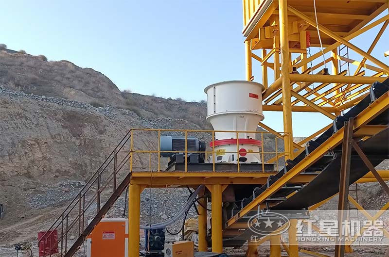 機制砂石骨料生產(chǎn)線主機設備--單缸液壓圓錐破碎機