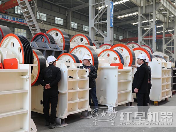 客戶來廠考察顎式破碎機 客戶來廠考察顎式破碎機