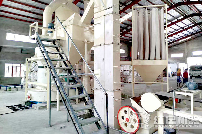 蛭石加工生產(chǎn)現(xiàn)場(chǎng) 蛭石加工生產(chǎn)現(xiàn)場(chǎng)