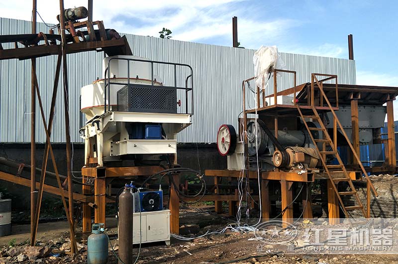 制砂現(xiàn)場(chǎng) 制砂現(xiàn)場(chǎng)