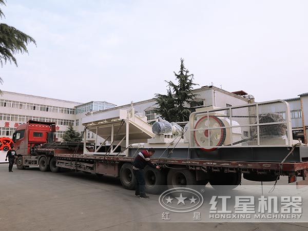 紅星對輥式破碎機發(fā)貨圖