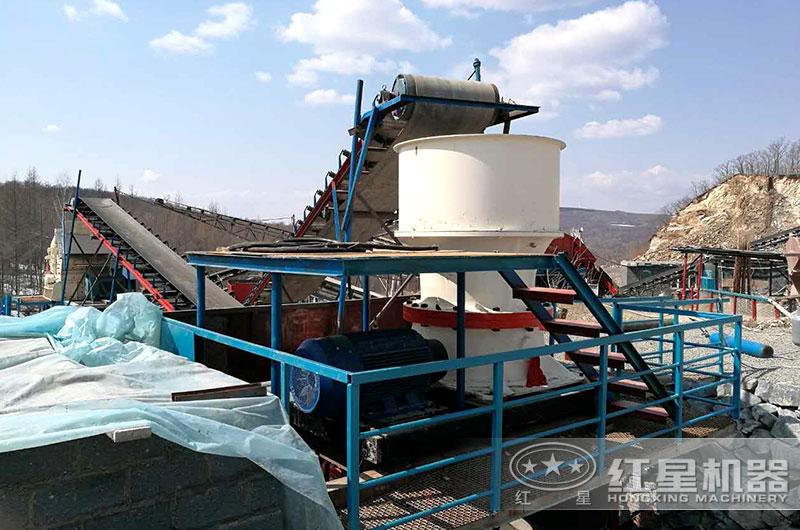 山東單缸圓錐破現(xiàn)場(chǎng)