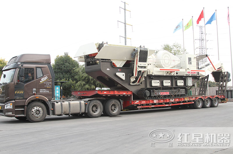 移動磕石機(jī)發(fā)貨了 移動磕石機(jī)發(fā)貨了