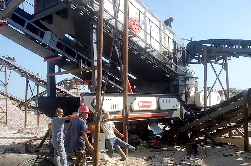 輪胎移動篩分機安裝現場