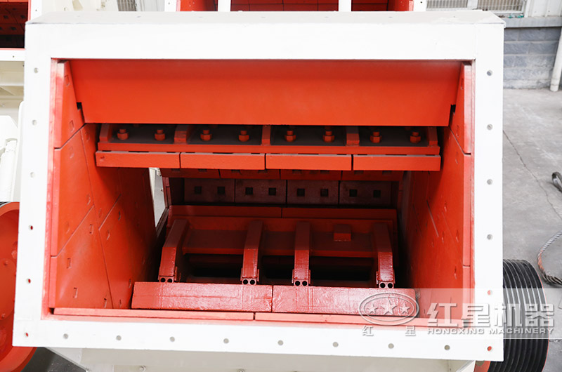 反擊式破碎機(jī)內(nèi)部結(jié)構(gòu) 反擊式破碎機(jī)內(nèi)部結(jié)構(gòu)