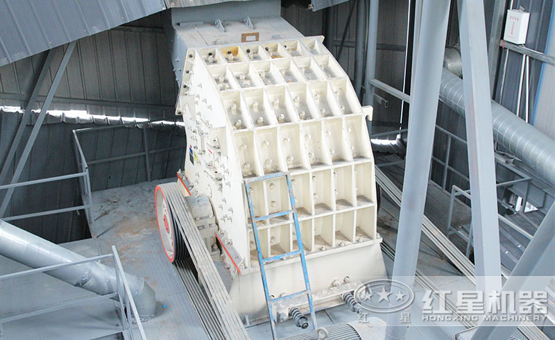 錘式破碎機現場