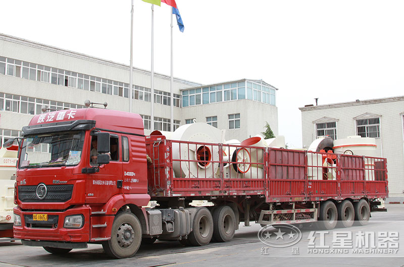 小型高壓磨粉機發(fā)貨現(xiàn)場