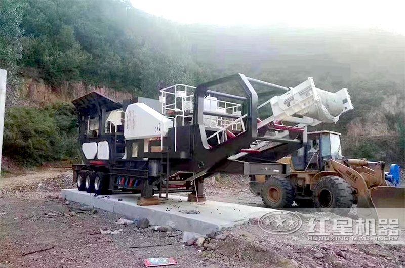 移動顎式破碎機現(xiàn)場實拍