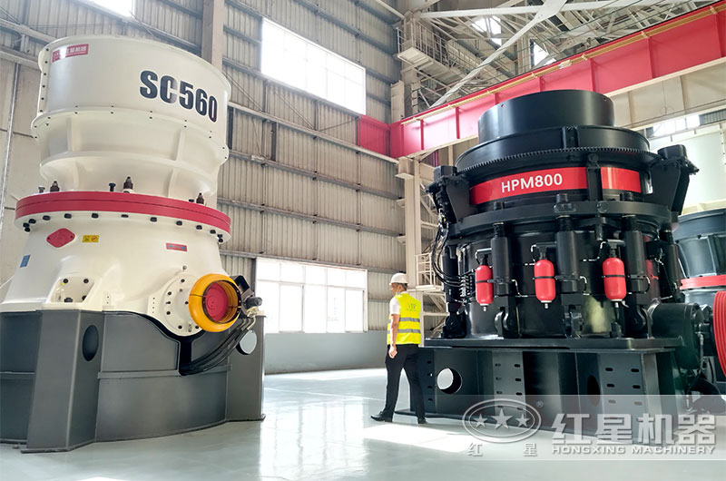 客戶來廠參考大型圓錐碎石機