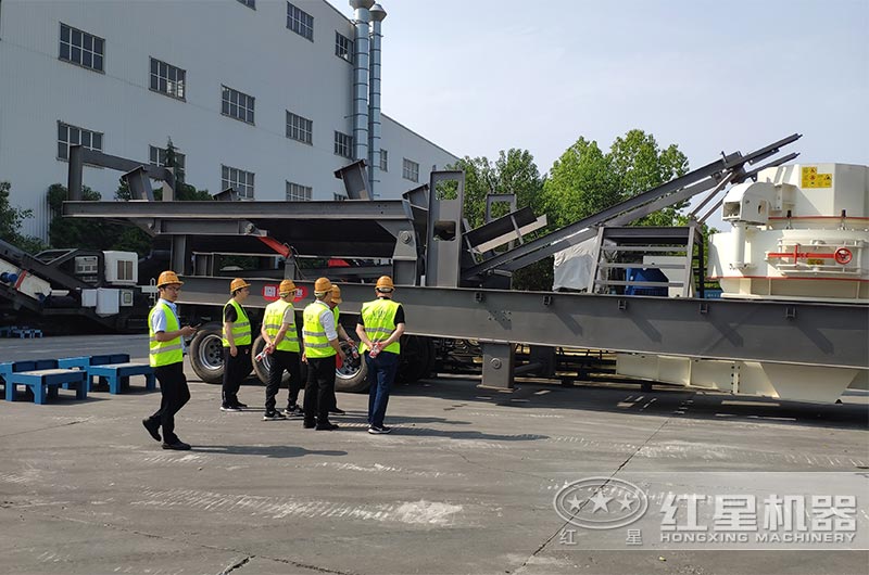 客戶考察車載移動式制砂機