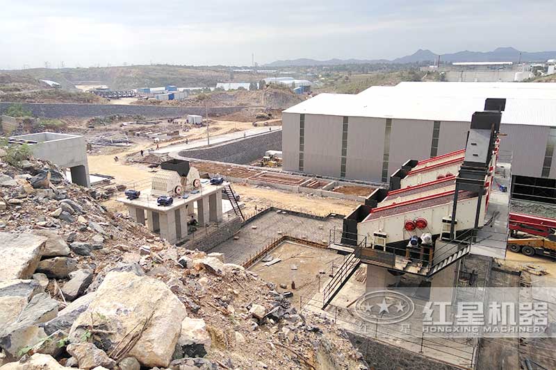 錘式破碎機(jī)現(xiàn)場