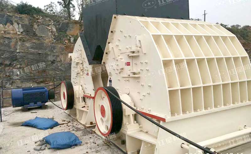 PCX錘式整形破碎機現(xiàn)場