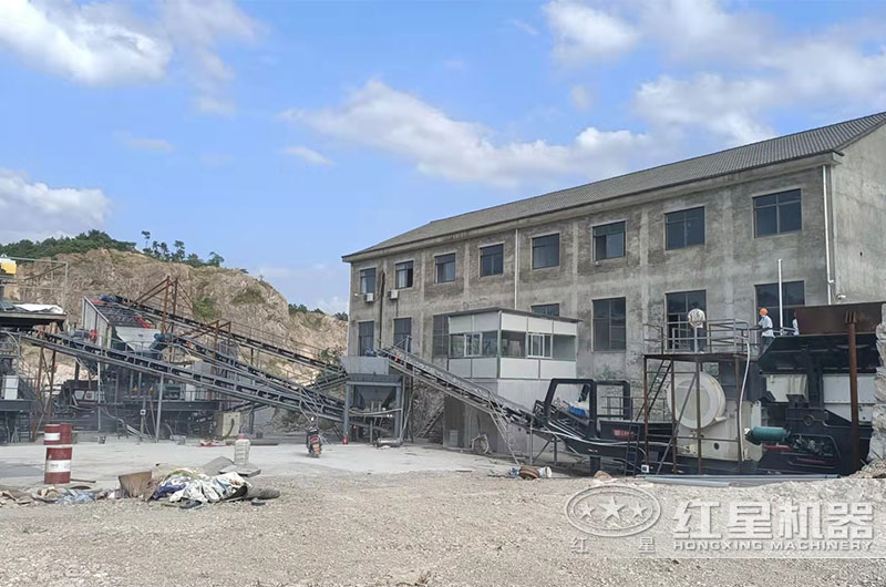 陜西移動(dòng)式破碎機(jī)加工現(xiàn)場(chǎng)