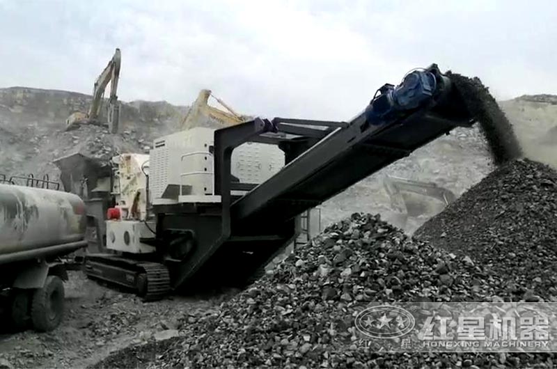 移動式破碎機搭載反擊式破碎機碎公路地面