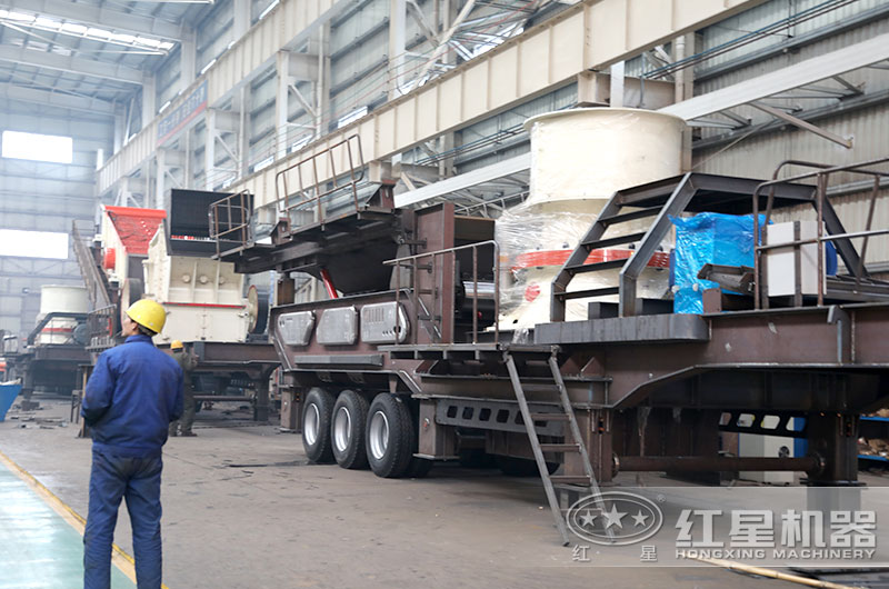 移動(dòng)圓錘式破碎機(jī)搭載單缸圓錐破