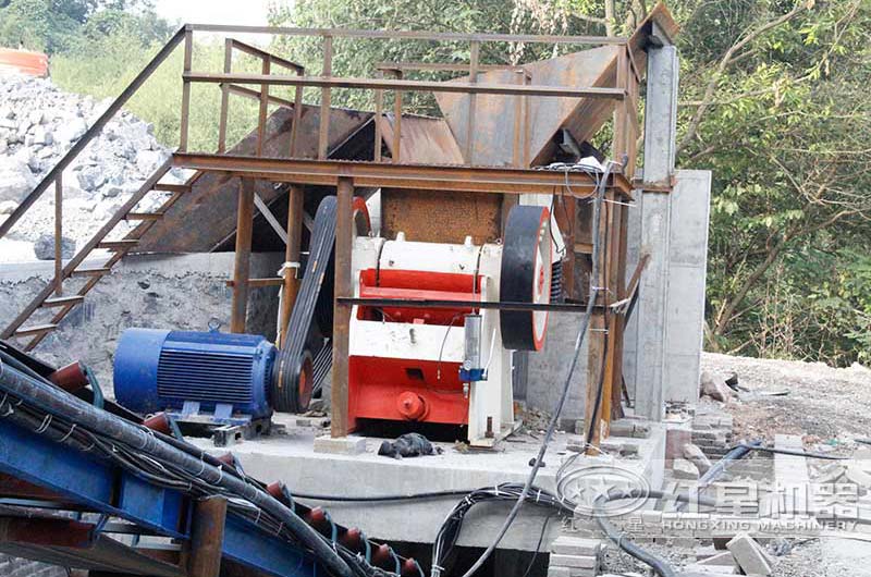 PE600x900顎式破碎機現場