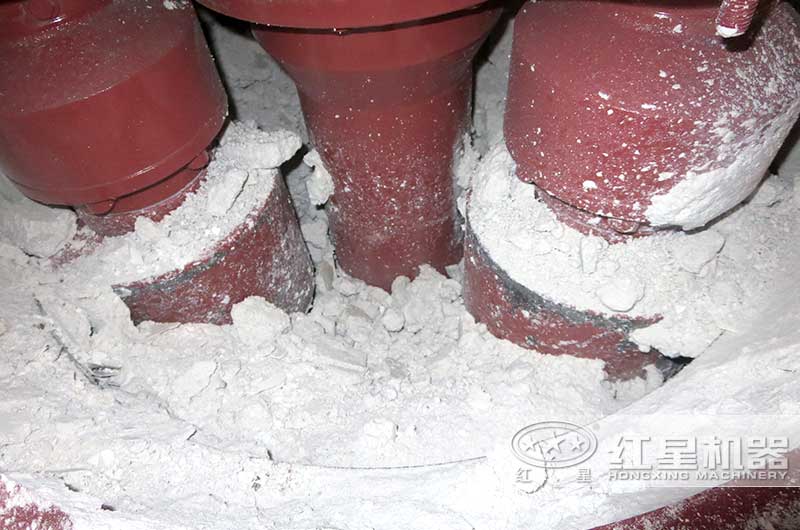 高嶺土粉磨加工中