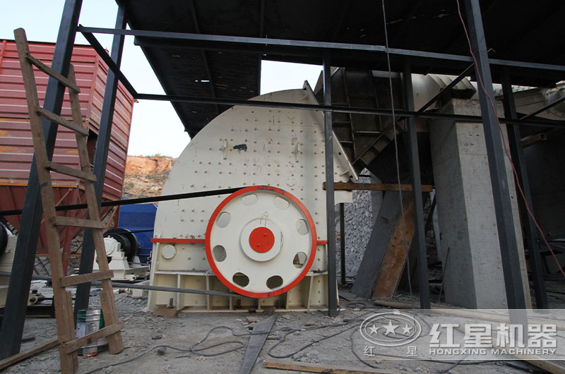 重錘式粉碎機作業現場