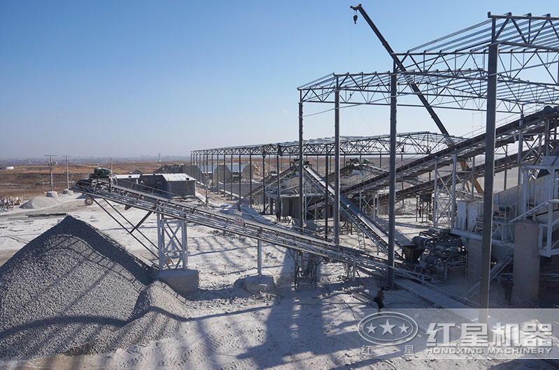 大型青石破碎制砂廠現(xiàn)場(chǎng) 大型青石破碎制砂廠現(xiàn)場(chǎng)