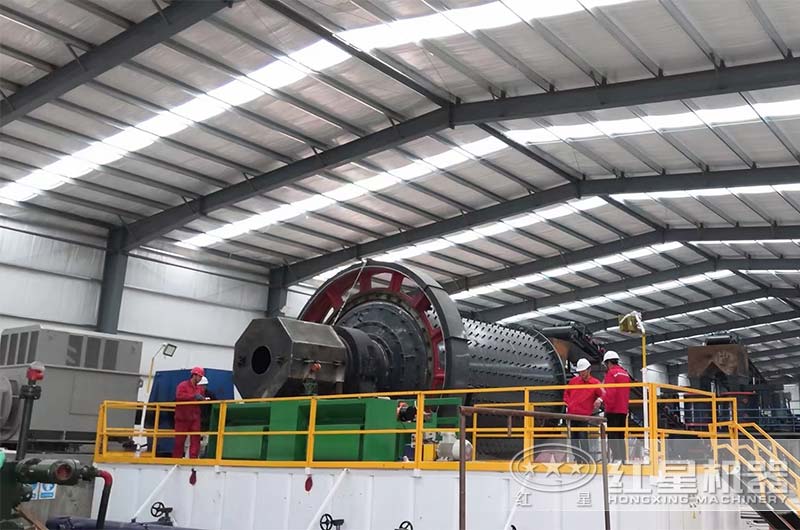 礦石研磨球磨機(jī)現(xiàn)場 礦石研磨球磨機(jī)現(xiàn)場