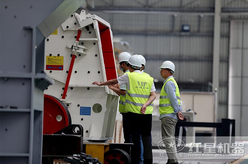 客戶來廠考察CI反擊破石機 客戶來廠考察CI反擊破石機